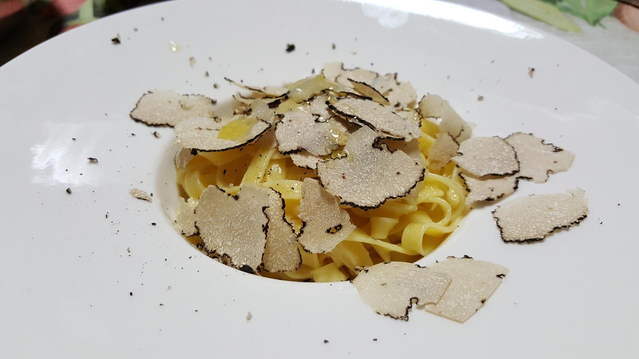 Ristorante Primula Bianca Hotell Varzi Exteriör bild