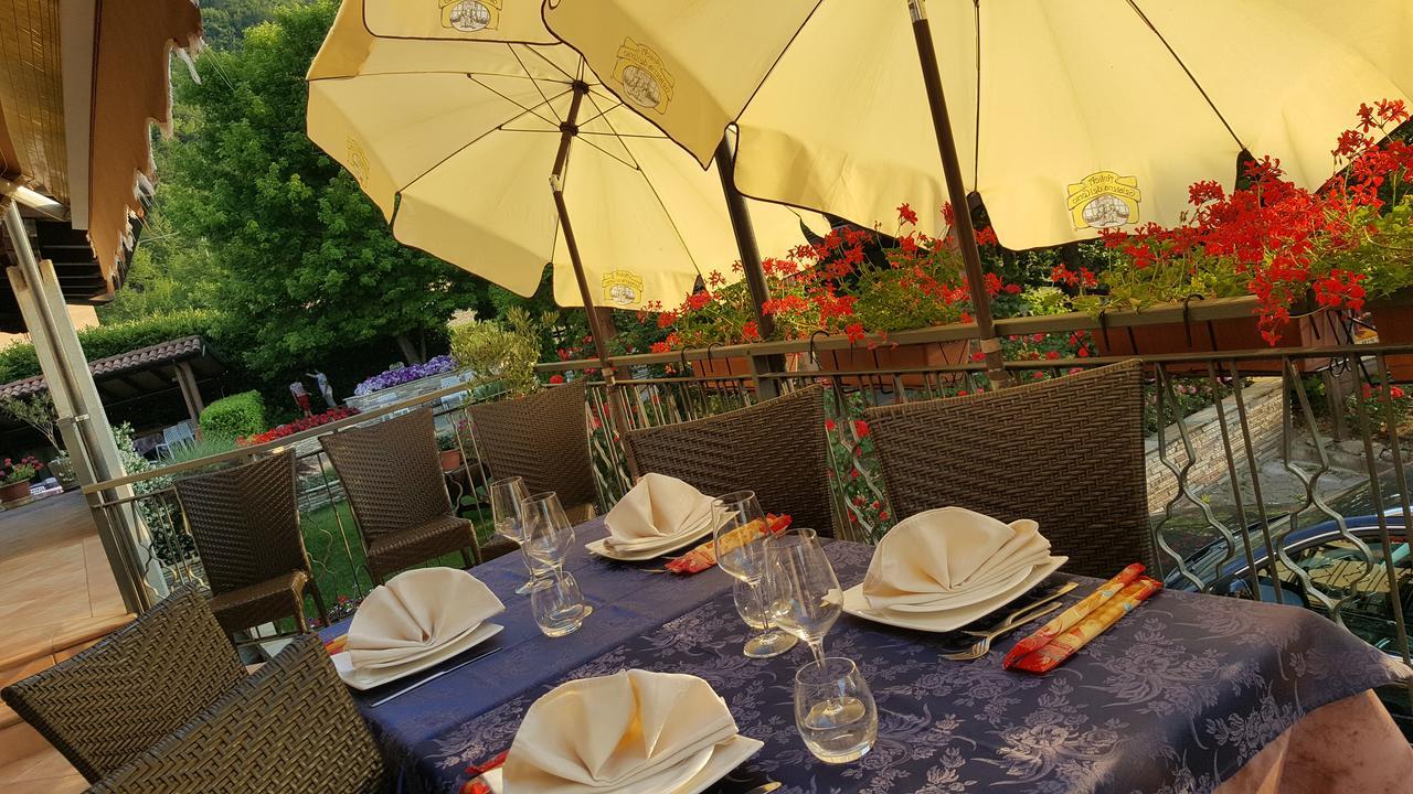Ristorante Primula Bianca Hotell Varzi Exteriör bild
