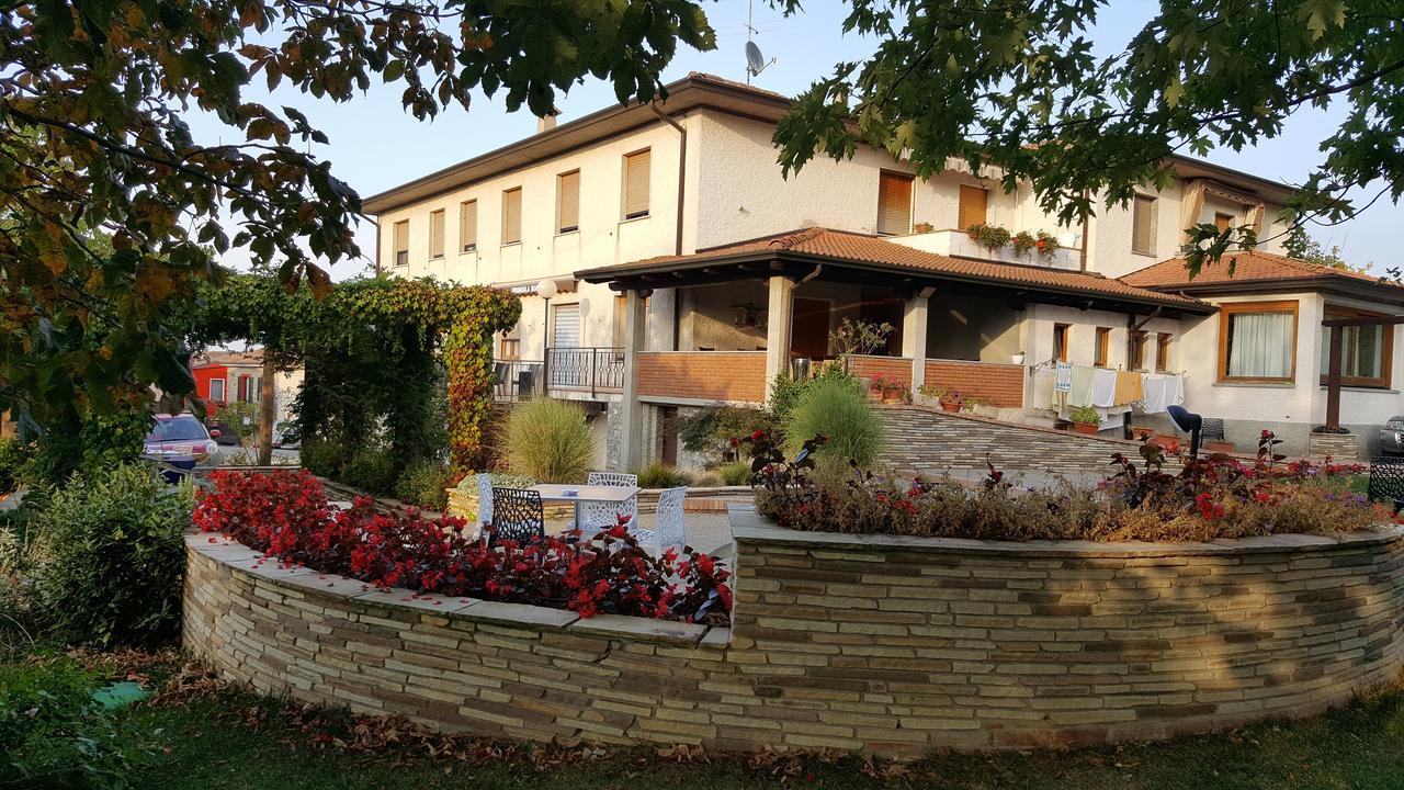 Ristorante Primula Bianca Hotell Varzi Exteriör bild